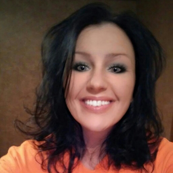 Meet your Posher, Melissa - Picture 3 of 8